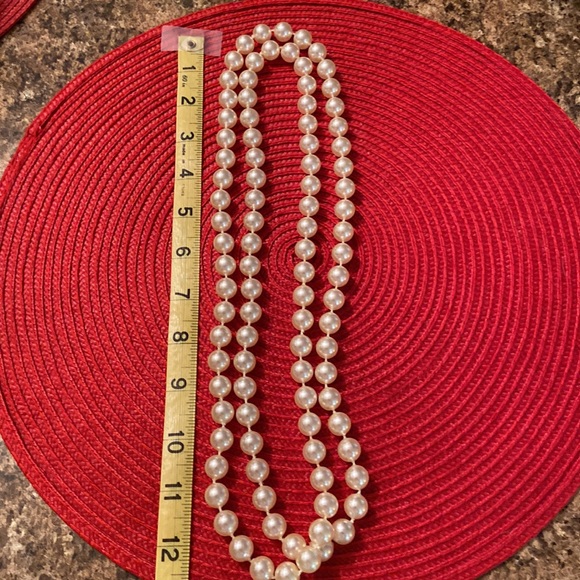 Beautiful large faux pearl necklace. - Picture 5 of 5